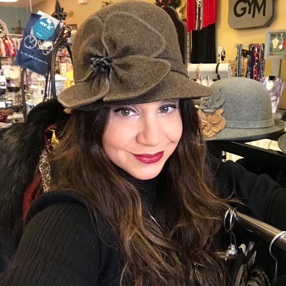 Meet your Posher, Natalie - Picture 1 of 2